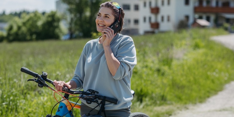 Auf Langlebigkeit getrimmt: Handliches Android-15-Smartphone mit Sicherheitspaket, Geld-Zurück-Garantie und Sprachassistent auf Knopfdruck - Foto: presseportal.de