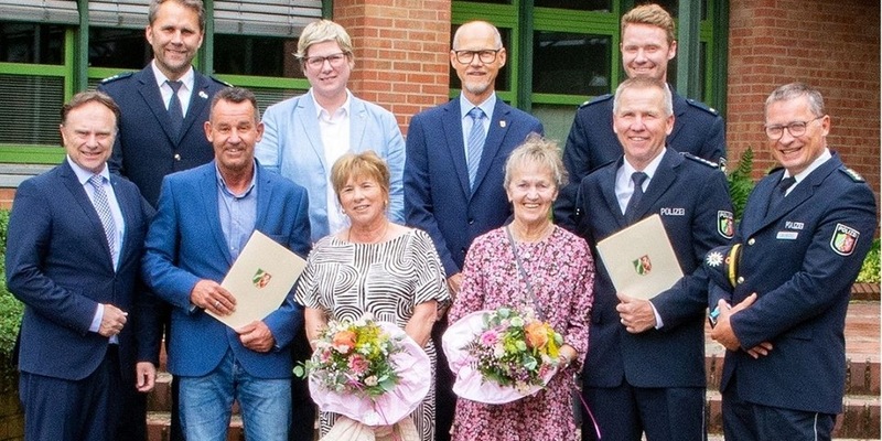 POL-BOR: Kreis Borken - Zwei Urgesteine gehen von Bord: Abschied nehmen vom Dienst in der Polizei hieß es jetzt für Manfred Lütjann und Olaf Wanscheid. - Foto: presseportal.de