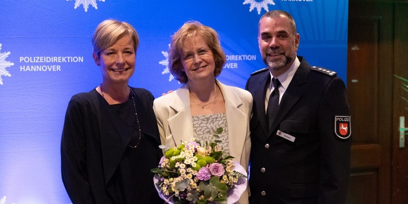 POL-H: Führungswechsel in Lehrte: Erster Polizeihauptkommissar Olaf Schanz übernimmt Leitung des Polizeikommissariats - Bisherige Leiterin Ina Nentwig in Ruhestand verabschiedet - Foto: presseportal.de
