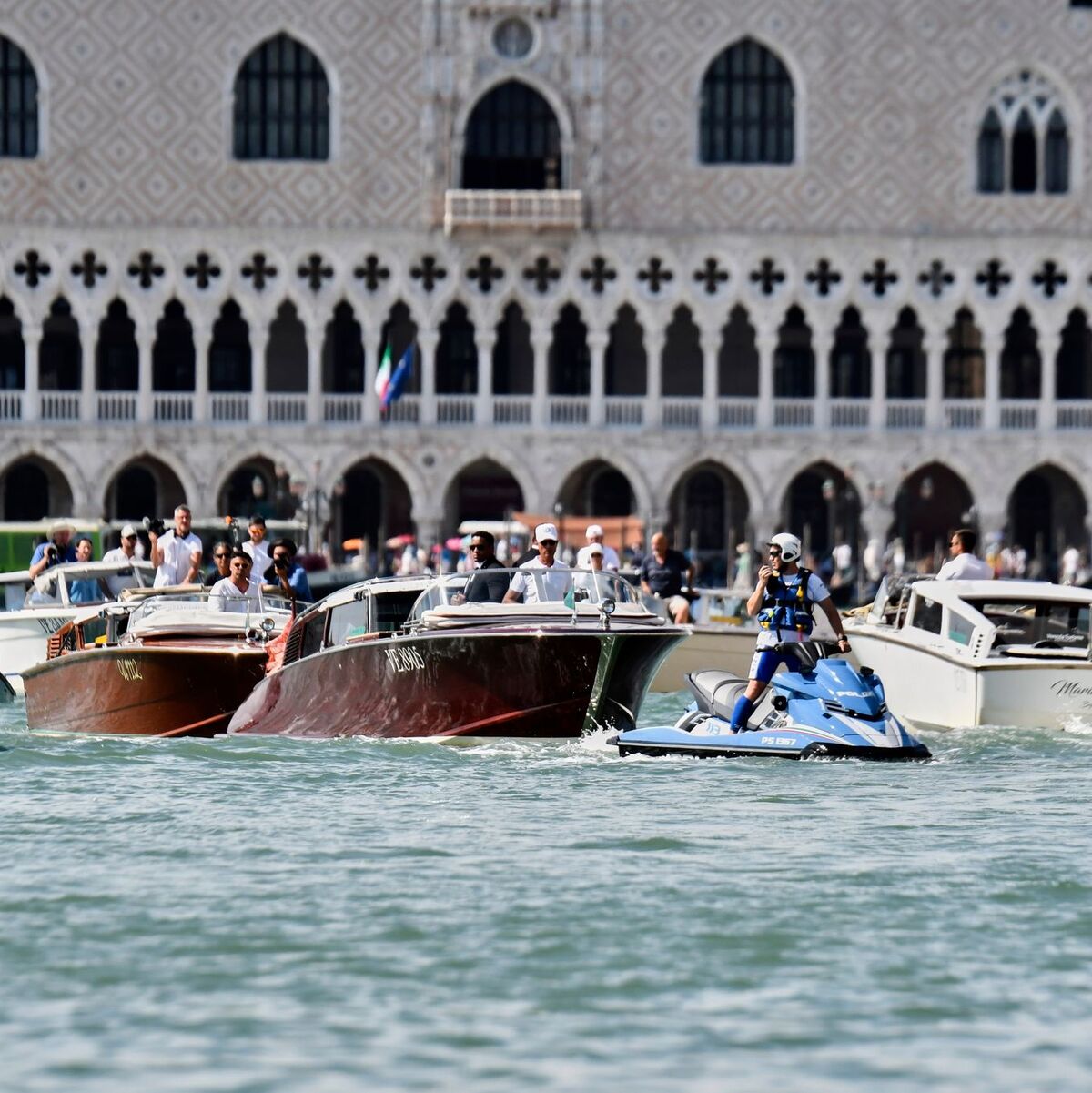 Mit dem Wassertaxi ging es für Lauren Sánchez auf die Insel San Giorgio. - Foto: Luigi Costantini/AP/dpa