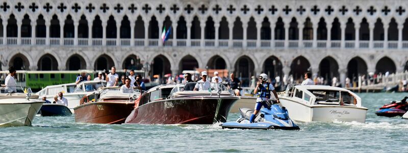 Mit dem Wassertaxi ging es für Lauren Sánchez auf die Insel San Giorgio. - Foto: Luigi Costantini/AP/dpa