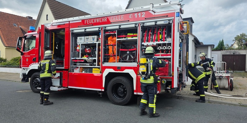 FW Celle: Rauchentwicklung aus einem Dach - Foto: presseportal.de