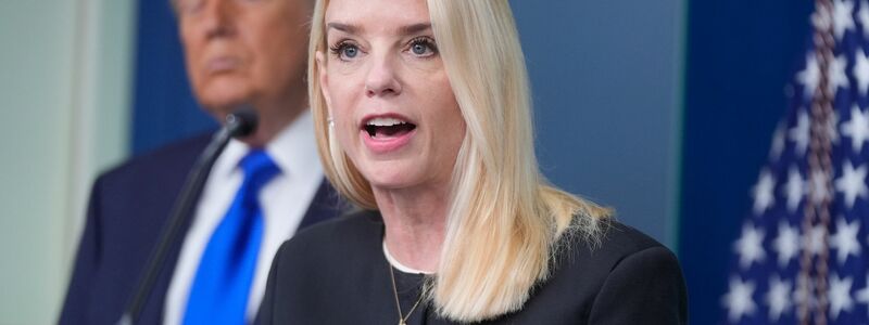 Justizministerin Pam Bondi wertet die Entscheidung als gutes Zeichen für die Trump-Regierung.  - Foto: Manuel Ceneta/AP/dpa