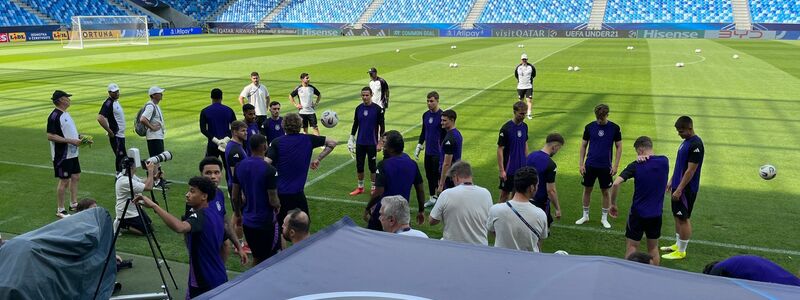 Die deutsche U21 schnuppert Endspielluft im Final-Stadion. - Foto: Christian Kunz/dpa