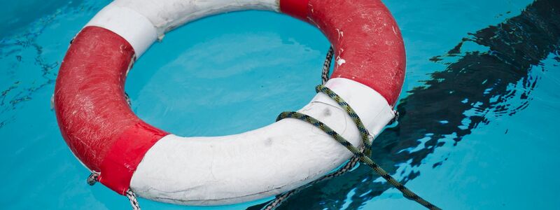 Schwimmen macht Spaß, birgt aber auch Gefahren. Menschen sollten diese nicht unterschätzen. (Symbolbild) - Foto: Ole Spata/dpa-Zentralbild/dpa