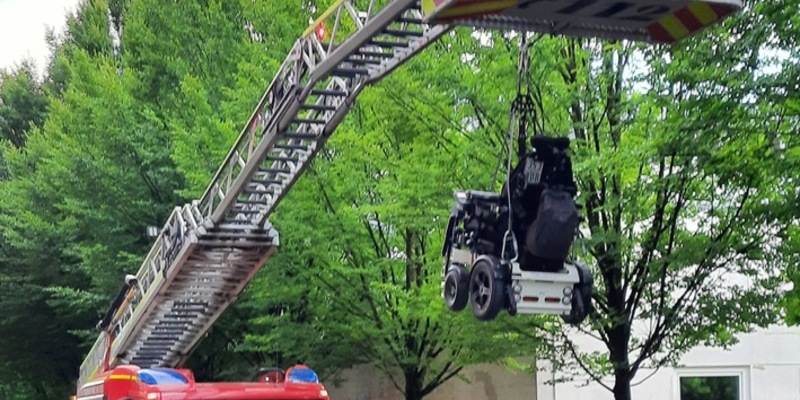 FW-M: Aufzug defekt - Feuerwehr hilft Frau mit Rollstuhl (Freimann) - Foto: presseportal.de