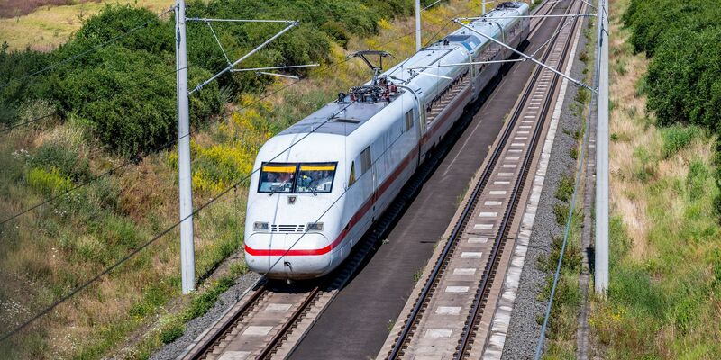 «Die Testfahrten liefern uns wichtige Erkenntnisse für die Sanierung und Instandhaltung von Schnellfahrstrecken», teilt die Deutsche Bahn mit. - Foto: Jacob Schröter/dpa