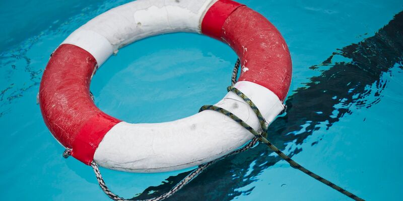 Ein deutscher Windsurfer ist am Samstag auf dem niederländischen Binnengewässer Veerse Meer ums Leben gekommen. - Foto: Ole Spata/dpa-Zentralbild/dpa