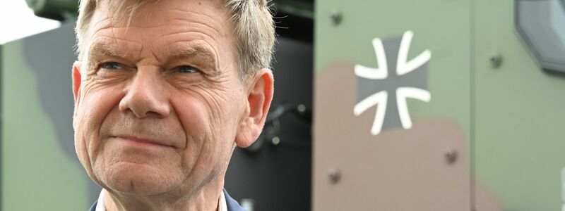 Wadephul sieht auch eine Bedrohung für das Leben hierzulande. - Foto: David Hammersen/dpa