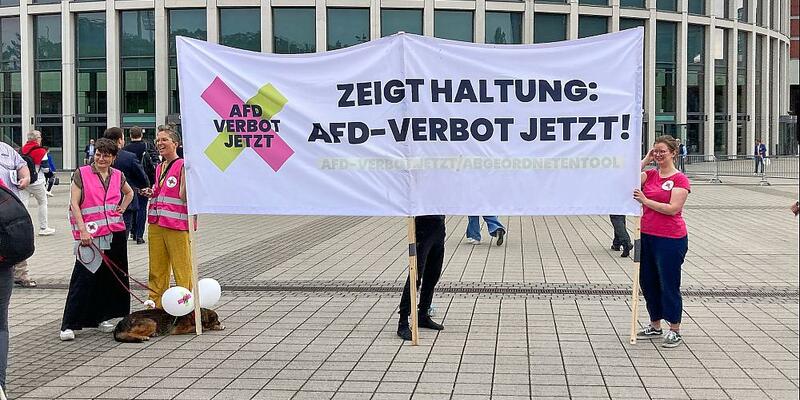 Protest für AfD-Verbot am Rande des SPD-Parteitags am 28.06.2025 - Foto: über dts Nachrichtenagentur