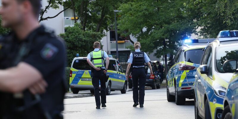 Bei einer Massenschlägerei mit bis zu 100 beteiligten Menschen in Heiligenhaus in Nordrhein-Westfalen sind sieben Menschen verletzt worden. - Foto: Tim Olbermann/dpa