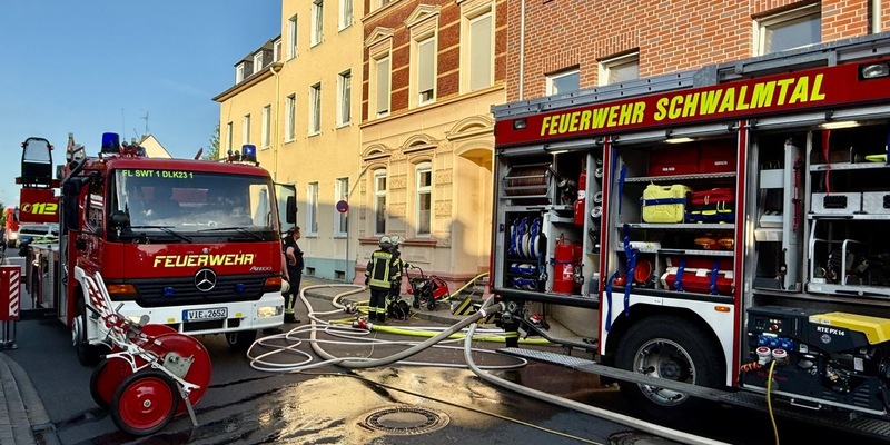 FFW Schwalmtal: Wohnungsbrand in Mehrfamilienhaus - Küchenbrand schnell unter Kontrolle - Foto: presseportal.de