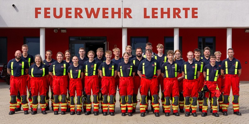 FW Lehrte: Nachwuchs für den Einsatz im Ehrenamt: 26 Feuerwehranwärter schließen Qualifizierungsstufe(QS1) in Lehrte erfolgreich ab. - Foto: presseportal.de