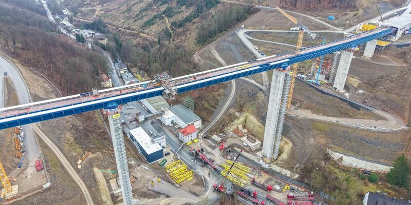 Der Verkehr kann wohl eingeschränkt wieder früher rollen als geplant. (Archivbild) - Foto: Alex Talash/dpa