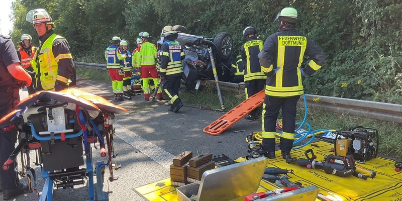 FW-DO: Verkehrsunfall mit eingeklemmter Person - B236 Richtung Schwerte voll gesperrt - Foto: presseportal.de