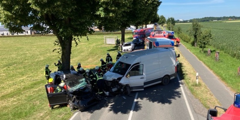 POL-STD: Beckdorf: Schwerer Verkehrsunfall im Begegnungsverkehr - Foto: presseportal.de