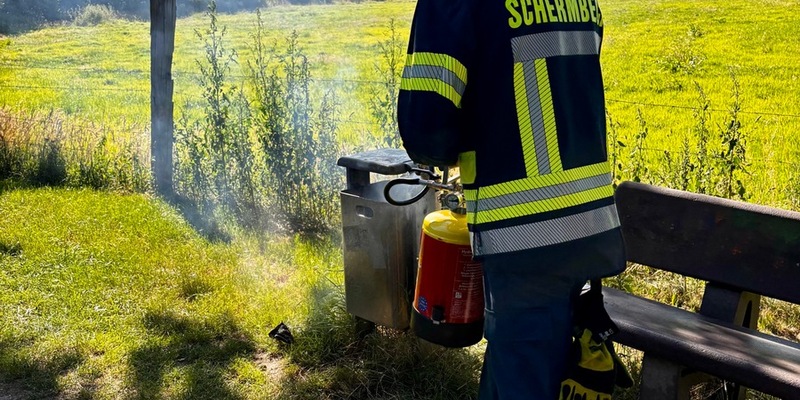 FW-Schermbeck: Mülleimerbrand am Mühlenteich - Foto: presseportal.de