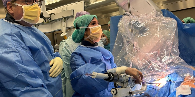 Neuer Impuls für Frauen in der Herzmedizin / Erstmals führt eine Frau in Deutschland einen kathetergestützten Trikuspidalklappenersatz über die Leistenvene durch - Foto: presseportal.de