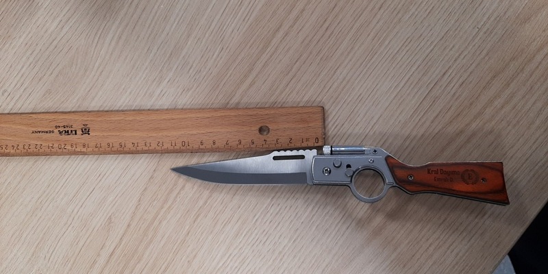 BPOL NRW: Bundespolizei stellt Springmesser-in der Luftsicherheitskontrolle fest - Anzeige gegen Reisenden aus Remscheid - Foto: presseportal.de