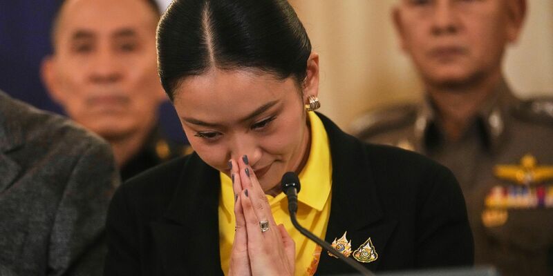 Nach umstrittenen Aussagen in einem geleakten Telefonmitschnitt war Thailands Regierungschefin unter Druck geraten. (Archivbild) - Foto: Sakchai Lalit/AP/dpa