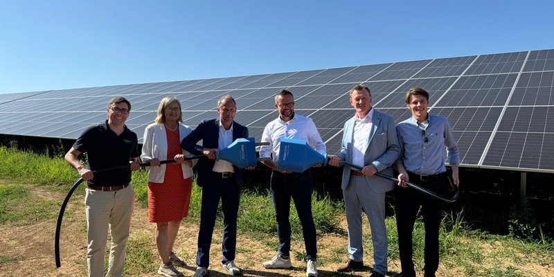 Feierliche Inbetriebnahme des Solarparks Darstadt im Landkreis Würzburg durch MaxSolar GmbH - 70 Megawatt saubere Energie - Foto: presseportal.de