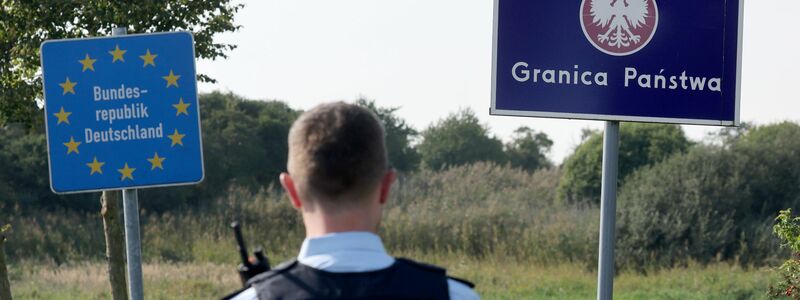 Der Ärger über deutsche Kontrollen an der gemeinsamen Grenze ist in Polen gestiegen. Nun will das Land selbst Kontrollen einführen. (Archivbild) - Foto: Bernd Wüstneck/dpa