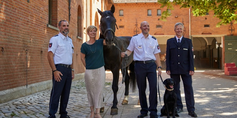 POL-H: Polizeihauptkommissar Benedikt Borzichowski übernimmt Leitung der Reiter- und Diensthundführerstaffel der Polizei Hannover - Foto: presseportal.de
