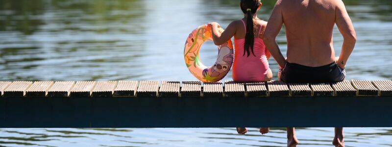 Der Deutsche Wetterdienst (DWD) erwartet am Mittwoch Temperaturen nahe der 40-Grad-Marke. - Foto: Patrick Pleul/dpa