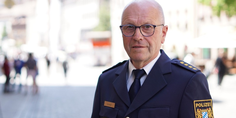 POL-MFR: (676) Amtswechsel bei der Polizeiinspektion Nürnberg-Mitte - Roland Gradl in den Ruhestand verabschiedet - Stefan Thiele ist neuer Dienststellenleiter - Foto: presseportal.de