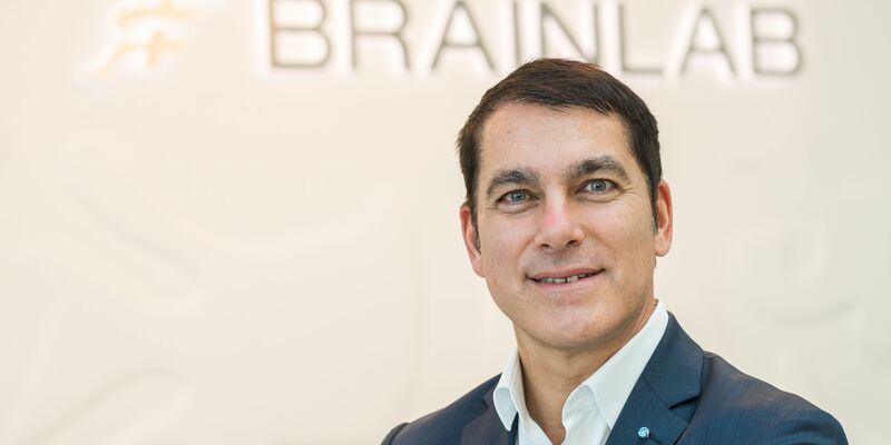 Brainlab-Gründer Stefan Vilsmeier im Jahr 2021. Nun hat das Unternehmen seinen Börsengang kurzfristig abgeblasen. (Archiv) - Foto: Peter Kneffel/dpa