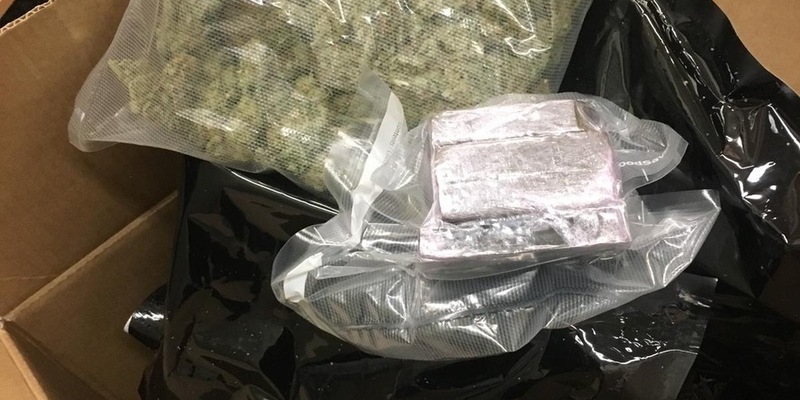 HZA-K: Zollspürhündin Kate landet Volltreffer am Kölner Flughafen / Drogen im Wert von rund 600.000 Euro in nur einer Nacht in Paketen erschnüffelt - Foto: presseportal.de