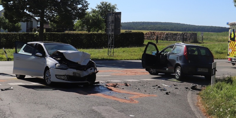 POL-HX: Schwerer Verkehrsunfall auf Bundesstraße - Zwei Personen verletzt - Foto: presseportal.de