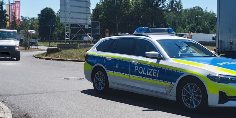 POL-OF: Kontrolle des Schwerlastverkehrs: jeder dritte kontrollierte Laster wies Mängel auf; Radler schubste Passant zu Boden; Kollision zweier Autos im Kreisverkehr und mehr - Foto: presseportal.de