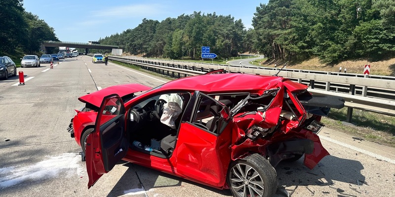 POL-DEL: Autobahnpolizei Ahlhorn: Schwerer Verkehrsunfall auf der Autobahn 1 in Wildeshausen +++ 4 Personen leicht, 1 schwer verletzt - Foto: presseportal.de