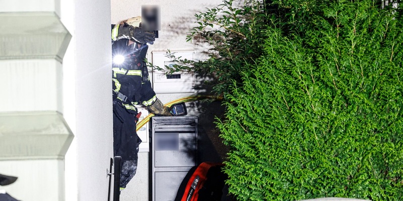 FW-MK: Arbeitsintensiver Tag für die Feuerwehr Iserlohn Feuer auf Balkon, Brandgeruch in Hennen, Kritischer Wohnungsbrand am Dördel - Foto: presseportal.de