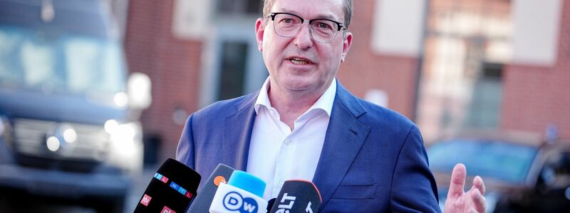 Bundesinnenminister Alexander Dobrindt (CSU) hat gemeinsame Grenzkontrollen auf der deutschen Seite der deutsch-polnischen Grenze angeboten. (Archivbild) - Foto: Kay Nietfeld/dpa