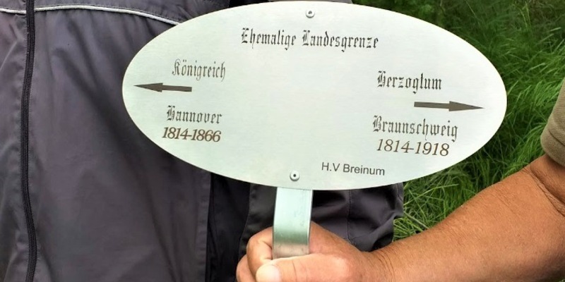 POL-HI: Hinweisschild vom Grenzstein entwendet - Foto: presseportal.de