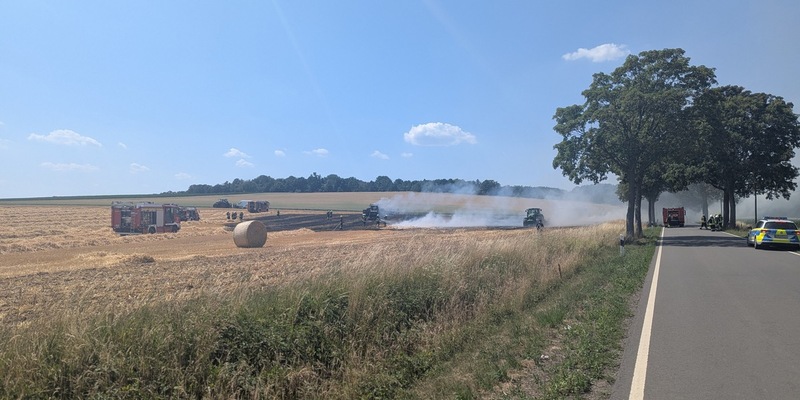 POL-STH: Flächenbrand / Brand einer Rundballenpresse - Foto: presseportal.de