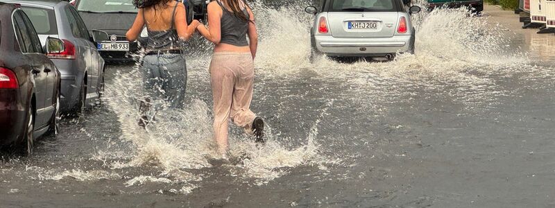 Erst extreme Hitze, dann reichlich Wasser. - Foto: Matthias Brüning/dpa