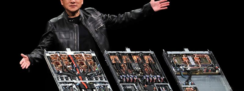 Nvidia-Chef Jensen Huang: Der Chipkonzern ist dank des Booms um KI wertvollstes Unternehmen der Welt - vor Apple (Archivbild) - Foto: Chiang Ying-ying/AP/dpa