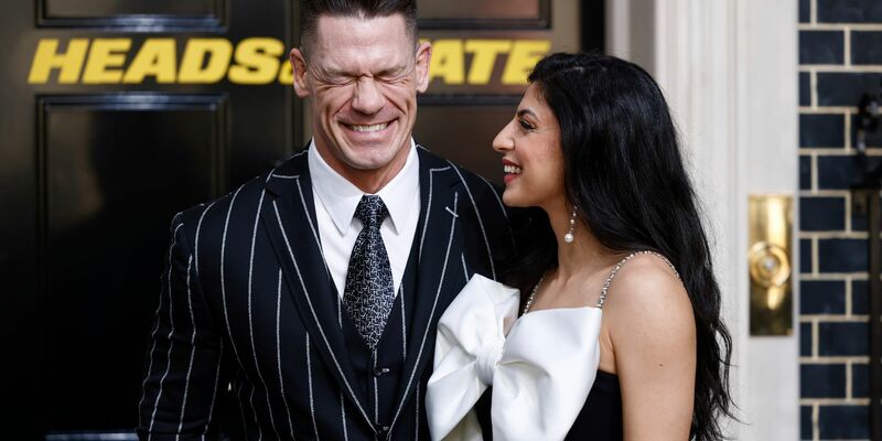 In dem Film «Heads Of State» spielt John Cena (hier mit seiner Frau Shay Shariatzadeh bei der Filmpremiere) den US-Präsidenten Will Derringer, der wider Willen zum Actionhelden wird. - Foto: Millie Turner/Invision/AP/dpa