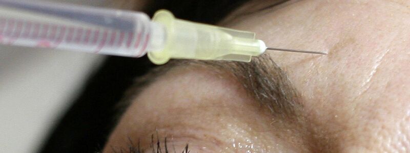 Am BGH geht es um sogenannte minimalinvasive Schönheitsbehandlungen. (Symbolbild) - Foto: Peer Grimm/dpa-Zentralbild/dpa