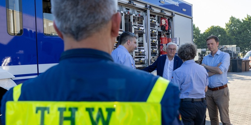 THW LVBEBBST: Bundespräsident Steinmeier besucht das Technische Hilfswerk in Neuruppin - Foto: presseportal.de
