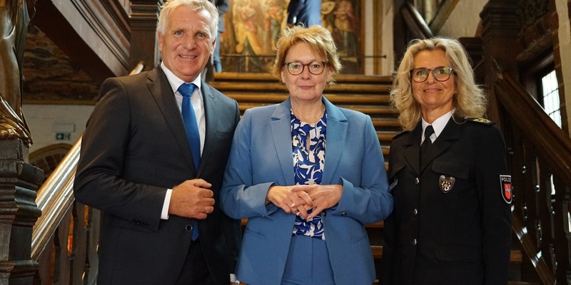 POL-LG: Staffelübergabe bei der Polizeidirektion Lüneburg: Kathrin Schuol übernimmt Aufgaben als Polizeipräsidentin - Foto: presseportal.de