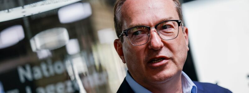 Bundesinnenminister Alexander Dobrindt (CSU) will mit Amtskollegen aus mehreren Nachbarstaaten über das Gemeinsame Europäische Asylsystem (GEAS) sprechen. - Foto: Thomas Banneyer/dpa