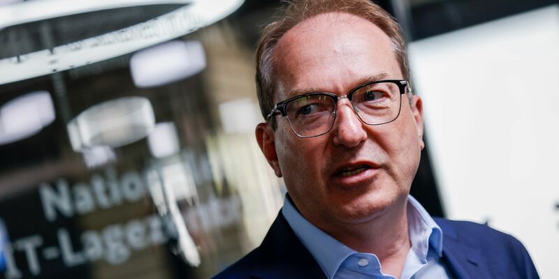 Die Behörde spielt nach Angaben von Dobrindt eine wichtige Rolle beim Kampf gegen Cyber-Attacken.  - Foto: Thomas Banneyer/dpa