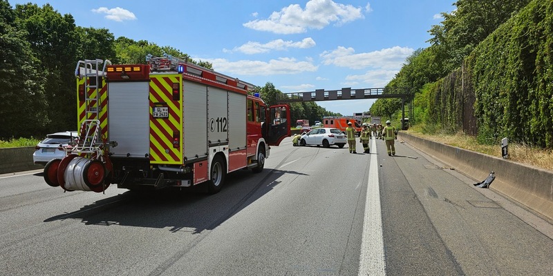 FW Burscheid: Verkehrsunfall sorgt für Stau auf Autobahn - Foto: presseportal.de