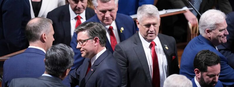 Der republikanische Sprecher des Repräsentantenhauses, Mike Johnson, hat es geschafft genug Parteikollegen hinter dem Gesetz zu versammeln.  - Foto: J. Scott Applewhite/AP/dpa