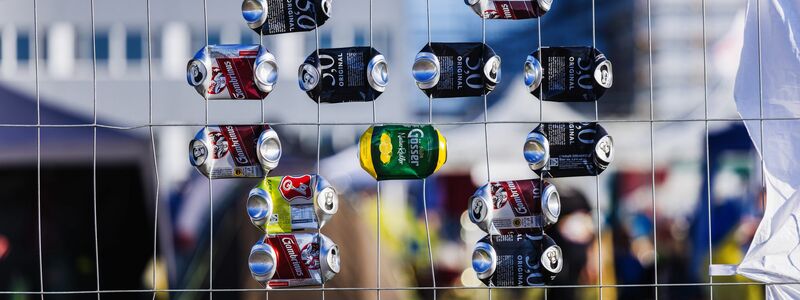 Der Absatz von Dosenbier hat zugenommen. (Archivbild)  - Foto: Philipp von Ditfurth/dpa