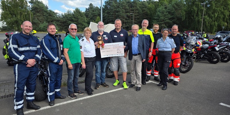 POL-EL: Lingen - Spendenscheck an Kinderhospiz Löwenherz übergeben - Foto: presseportal.de